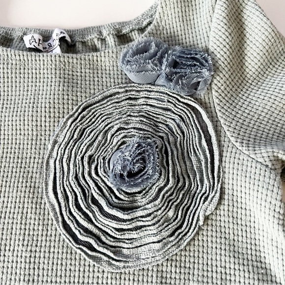 Pippa & Julie Knit Top With Flower Appliqué - Picture 3 of 15